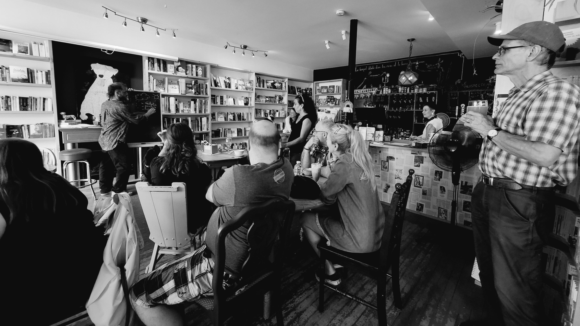 Café-causerie dans le bar-librairie Livresse, à Rouyn-Noranda