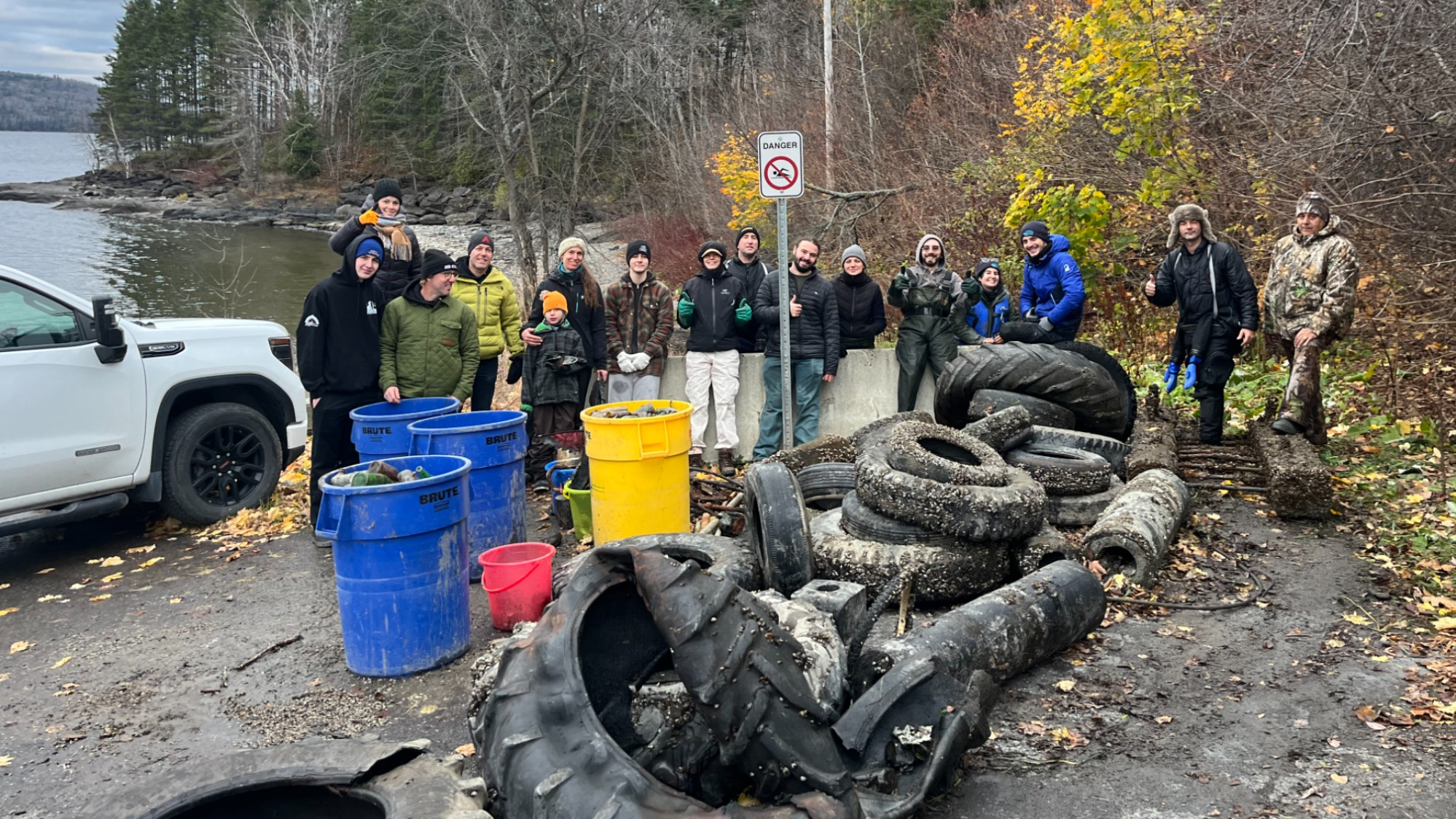 Équipe de plongeurs et de bénévoles à Témiscouata-sur-le-Lac. Photo: OBVFSJ