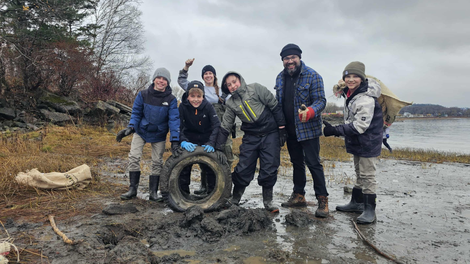 Pneu déterré à l'anse Juvénat - CBE